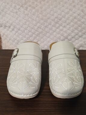 White Floral Embroidered Slip-On Clogs with Buckle